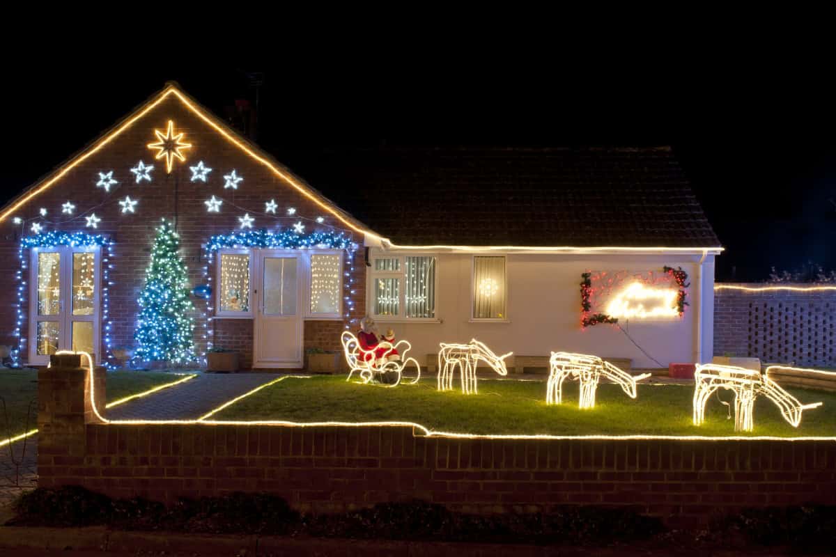 Stimmungsvolle Feiertage: Alles zur Weihnachtsbeleuchtung am und im Haus